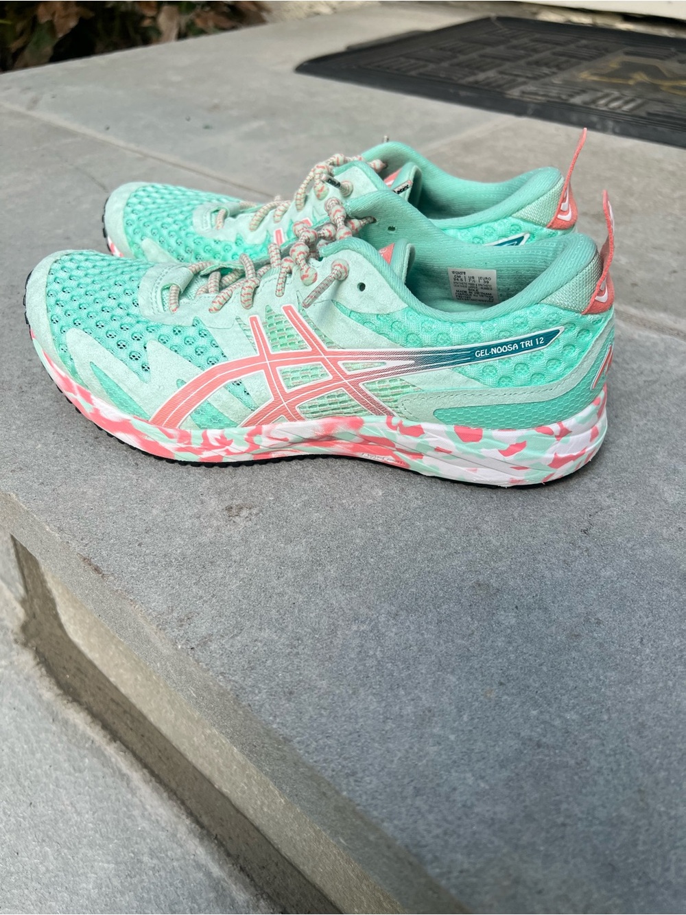 Worn once Asics Gel Noosa Tri 12